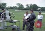 Standbild rocket Riemen Jet Pack Testflug am Pentagon Arlington Virginia USA, 1961, aus Sekunde 44 historischem Filmmaterial Videoclip 65675063979