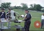 Standbild rocket Riemen Jet Pack Testflug am Pentagon Arlington Virginia USA, 1961, aus Sekunde 46 historischem Filmmaterial Videoclip 65675063979