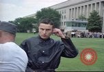 Standbild rocket Riemen Jet Pack Testflug am Pentagon Arlington Virginia USA, 1961, aus Sekunde 47 historischem Filmmaterial Videoclip 65675063979