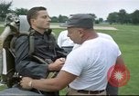 Standbild rocket Riemen Jet Pack Testflug am Pentagon Arlington Virginia USA, 1961, aus Sekunde 56 historischem Filmmaterial Videoclip 65675063979