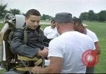 Standbild rocket Riemen Jet Pack Testflug am Pentagon Arlington Virginia USA, 1961, aus Sekunde 58 historischem Filmmaterial Videoclip 65675063979