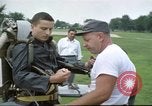 Standbild rocket Riemen Jet Pack Testflug am Pentagon Arlington Virginia USA, 1961, aus Sekunde 59 historischem Filmmaterial Videoclip 65675063979