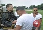Standbild rocket Riemen Jet Pack Testflug am Pentagon Arlington Virginia USA, 1961, aus Sekunde 60 historischem Filmmaterial Videoclip 65675063979