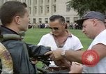 Standbild rocket Riemen Jet Pack Testflug am Pentagon Arlington Virginia USA, 1961, aus Sekunde 62 historischem Filmmaterial Videoclip 65675063979