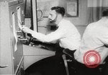 Image le début des recherches menant à l'élaboration de jet moteur d'avion United States USA, 1920, de la seconde 56 séquences d'archives historiques vidéo 65675063981