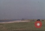 Image Variété d'aéronefs à l'aérodrome de occupé pendant la guerre de Vietnam Da Nang au Vietnam, 1970, de la seconde 13 séquences d'archives historiques vidéo 65675064009