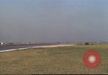Image Variété d'aéronefs à l'aérodrome de occupé pendant la guerre de Vietnam Da Nang au Vietnam, 1970, de la seconde 24 séquences d'archives historiques vidéo 65675064009
