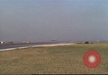 Image Variété d'aéronefs à l'aérodrome de occupé pendant la guerre de Vietnam Da Nang au Vietnam, 1970, de la seconde 27 séquences d'archives historiques vidéo 65675064009
