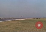 Image Variété d'aéronefs à l'aérodrome de occupé pendant la guerre de Vietnam Da Nang au Vietnam, 1970, de la seconde 28 séquences d'archives historiques vidéo 65675064009