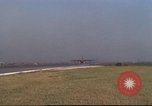 Image Variété d'aéronefs à l'aérodrome de occupé pendant la guerre de Vietnam Da Nang au Vietnam, 1970, de la seconde 46 séquences d'archives historiques vidéo 65675064009
