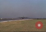 Image Variété d'aéronefs à l'aérodrome de occupé pendant la guerre de Vietnam Da Nang au Vietnam, 1970, de la seconde 55 séquences d'archives historiques vidéo 65675064009