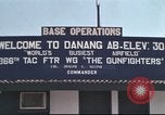 Image C-130 des taxis à la rampe et troupes débarquent Da Nang au Vietnam, 1970, de la seconde 10 séquences d'archives historiques vidéo 65675064012