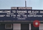 Image C-130 des taxis à la rampe et troupes débarquent Da Nang au Vietnam, 1970, de la seconde 11 séquences d'archives historiques vidéo 65675064012