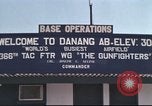 Image C-130 des taxis à la rampe et troupes débarquent Da Nang au Vietnam, 1970, de la seconde 16 séquences d'archives historiques vidéo 65675064012