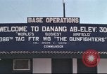 Image C-130 des taxis à la rampe et troupes débarquent Da Nang au Vietnam, 1970, de la seconde 21 séquences d'archives historiques vidéo 65675064012