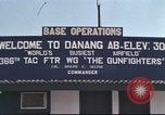 Image C-130 des taxis à la rampe et troupes débarquent Da Nang au Vietnam, 1970, de la seconde 25 séquences d'archives historiques vidéo 65675064012