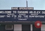 Image C-130 des taxis à la rampe et troupes débarquent Da Nang au Vietnam, 1970, de la seconde 26 séquences d'archives historiques vidéo 65675064012