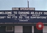 Image C-130 des taxis à la rampe et troupes débarquent Da Nang au Vietnam, 1970, de la seconde 28 séquences d'archives historiques vidéo 65675064012