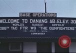 Image C-130 des taxis à la rampe et troupes débarquent Da Nang au Vietnam, 1970, de la seconde 32 séquences d'archives historiques vidéo 65675064012