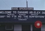 Image C-130 des taxis à la rampe et troupes débarquent Da Nang au Vietnam, 1970, de la seconde 35 séquences d'archives historiques vidéo 65675064012