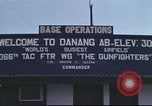 Image C-130 des taxis à la rampe et troupes débarquent Da Nang au Vietnam, 1970, de la seconde 36 séquences d'archives historiques vidéo 65675064012