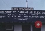 Image C-130 des taxis à la rampe et troupes débarquent Da Nang au Vietnam, 1970, de la seconde 37 séquences d'archives historiques vidéo 65675064012