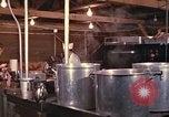Immagine di Stati Uniti cuochi Il Vietnam, 1966, secondo 14 filmato di repertorio 65675064042