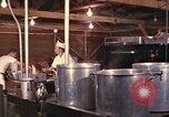 Immagine di Stati Uniti cuochi Il Vietnam, 1966, secondo 17 filmato di repertorio 65675064042