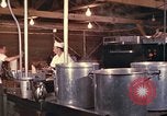 Immagine di Stati Uniti cuochi Il Vietnam, 1966, secondo 18 filmato di repertorio 65675064042