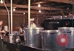 Immagine di Stati Uniti cuochi Il Vietnam, 1966, secondo 19 filmato di repertorio 65675064042