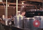 Immagine di Stati Uniti cuochi Il Vietnam, 1966, secondo 21 filmato di repertorio 65675064042
