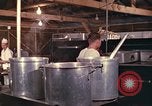 Immagine di Stati Uniti cuochi Il Vietnam, 1966, secondo 29 filmato di repertorio 65675064042