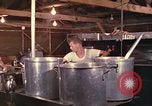 Immagine di Stati Uniti cuochi Il Vietnam, 1966, secondo 37 filmato di repertorio 65675064042