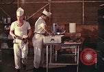 Immagine di Stati Uniti cuochi Il Vietnam, 1966, secondo 48 filmato di repertorio 65675064042