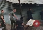 Image stérilisation pignon mess Vietnam, 1966, de la seconde 42 séquences d'archives historiques vidéo 65675064044