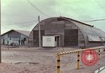 Image des images extérieures de mess Vietnam, 1966, de la seconde 8 séquences d'archives historiques vidéo 65675064045