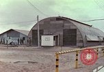 Image des images extérieures de mess Vietnam, 1966, de la seconde 9 séquences d'archives historiques vidéo 65675064045