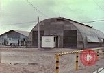 Image des images extérieures de mess Vietnam, 1966, de la seconde 10 séquences d'archives historiques vidéo 65675064045