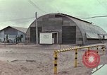 Image des images extérieures de mess Vietnam, 1966, de la seconde 12 séquences d'archives historiques vidéo 65675064045