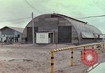 Image des images extérieures de mess Vietnam, 1966, de la seconde 14 séquences d'archives historiques vidéo 65675064045