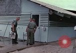 Image des images extérieures de mess Vietnam, 1966, de la seconde 17 séquences d'archives historiques vidéo 65675064045