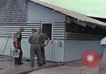 Image des images extérieures de mess Vietnam, 1966, de la seconde 18 séquences d'archives historiques vidéo 65675064045