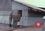 Image des images extérieures de mess Vietnam, 1966, de la seconde 23 séquences d'archives historiques vidéo 65675064045