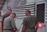 Image des images extérieures de mess Vietnam, 1966, de la seconde 30 séquences d'archives historiques vidéo 65675064045