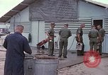 Image des images extérieures de mess Vietnam, 1966, de la seconde 40 séquences d'archives historiques vidéo 65675064045