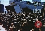 Image un caméraman de combat filme des soldats théâtre du Pacifique, 1944, de la seconde 17 séquences d'archives historiques vidéo 65675064076