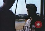 Image un caméraman de combat filme des soldats théâtre du Pacifique, 1944, de la seconde 21 séquences d'archives historiques vidéo 65675064076