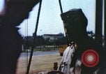 Image un caméraman de combat filme des soldats théâtre du Pacifique, 1944, de la seconde 22 séquences d'archives historiques vidéo 65675064076