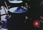 Image un caméraman de combat filme des soldats théâtre du Pacifique, 1944, de la seconde 31 séquences d'archives historiques vidéo 65675064076