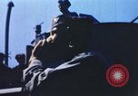 Image un caméraman de combat filme des soldats théâtre du Pacifique, 1944, de la seconde 35 séquences d'archives historiques vidéo 65675064076